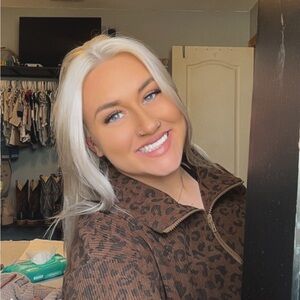 Meet your Posher, Raychel